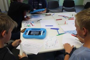 Kinder erstellen aus eigenen Zeichnungen Jump'n'Run-Spiel mit der App Draw Your Game